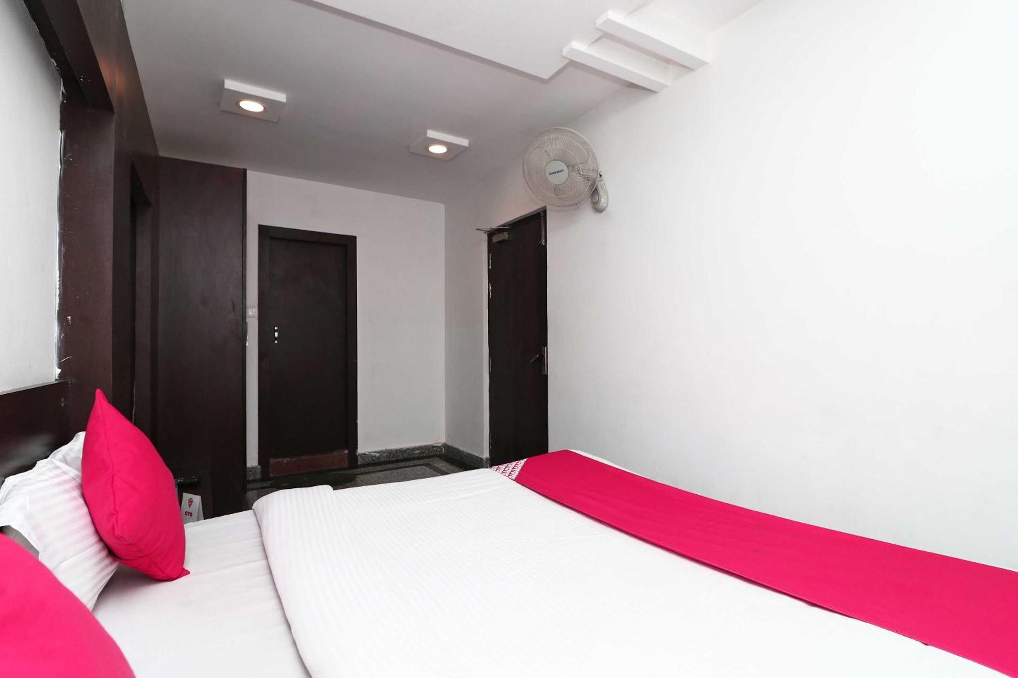 Oyo Flagship Hotel Krishna Chinhat Ngoại thất bức ảnh