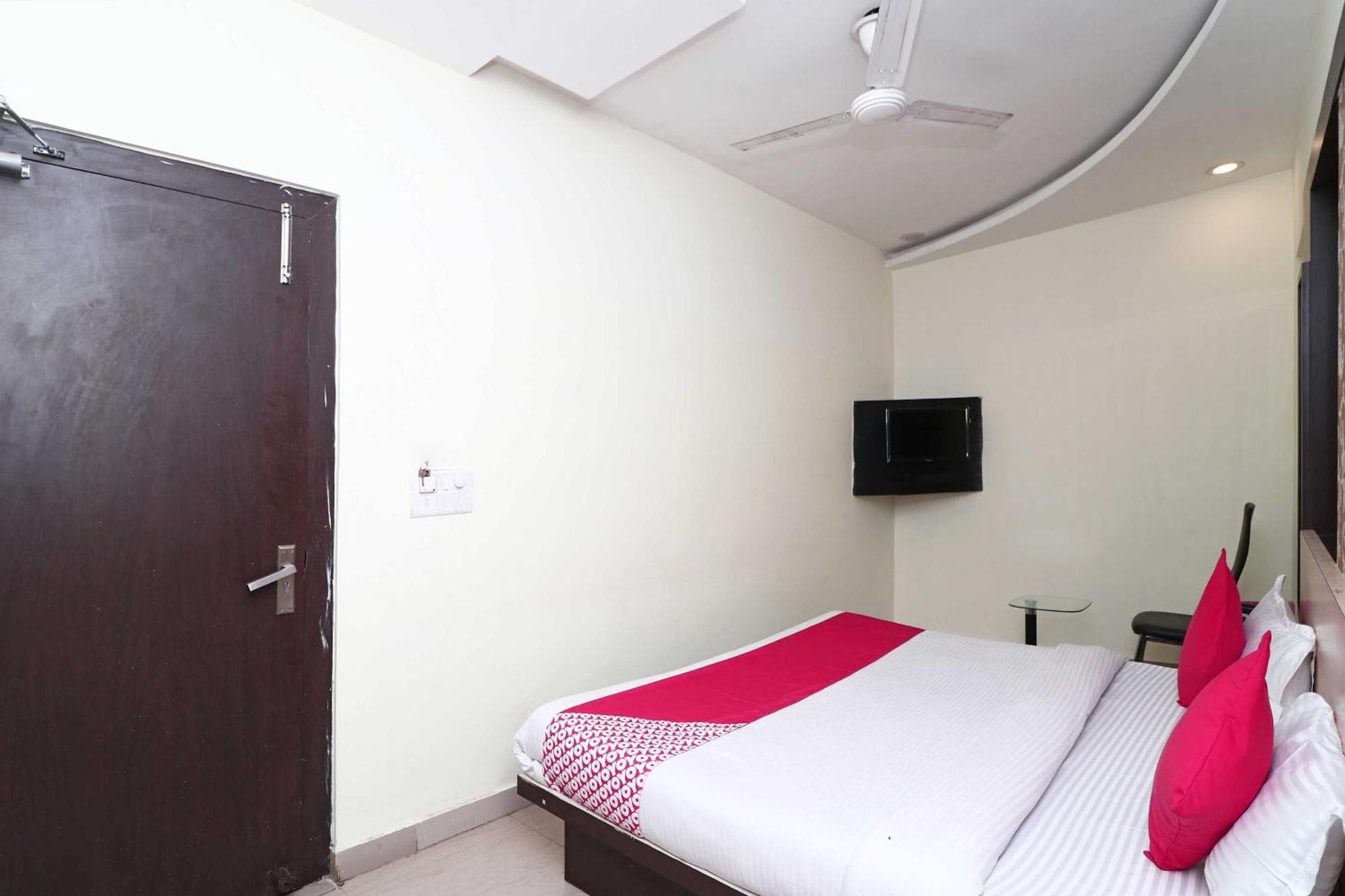 Oyo Flagship Hotel Krishna Chinhat Ngoại thất bức ảnh