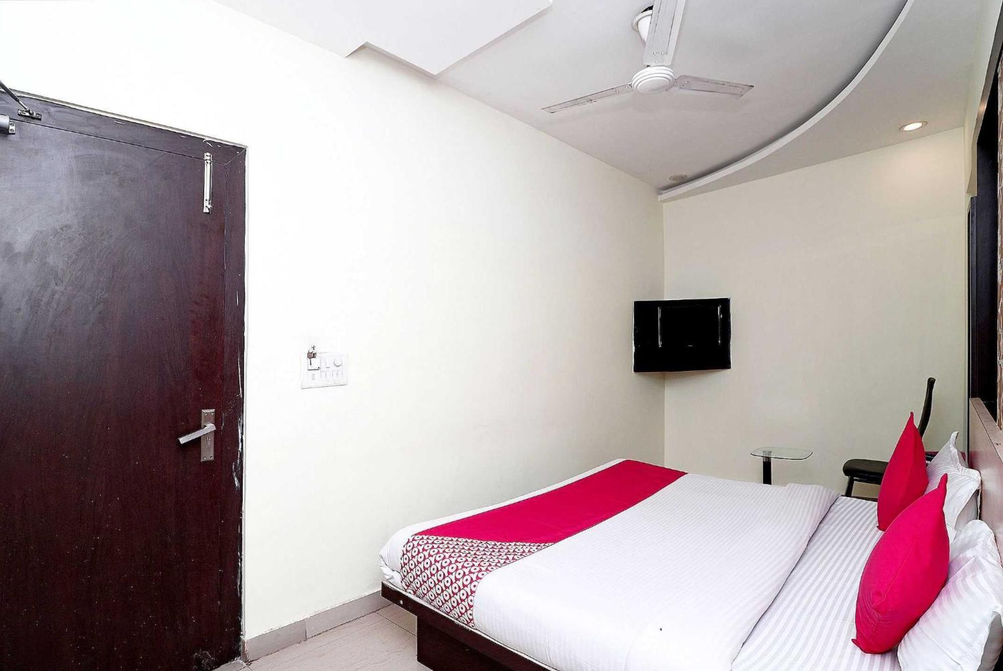 Oyo Flagship Hotel Krishna Chinhat Ngoại thất bức ảnh