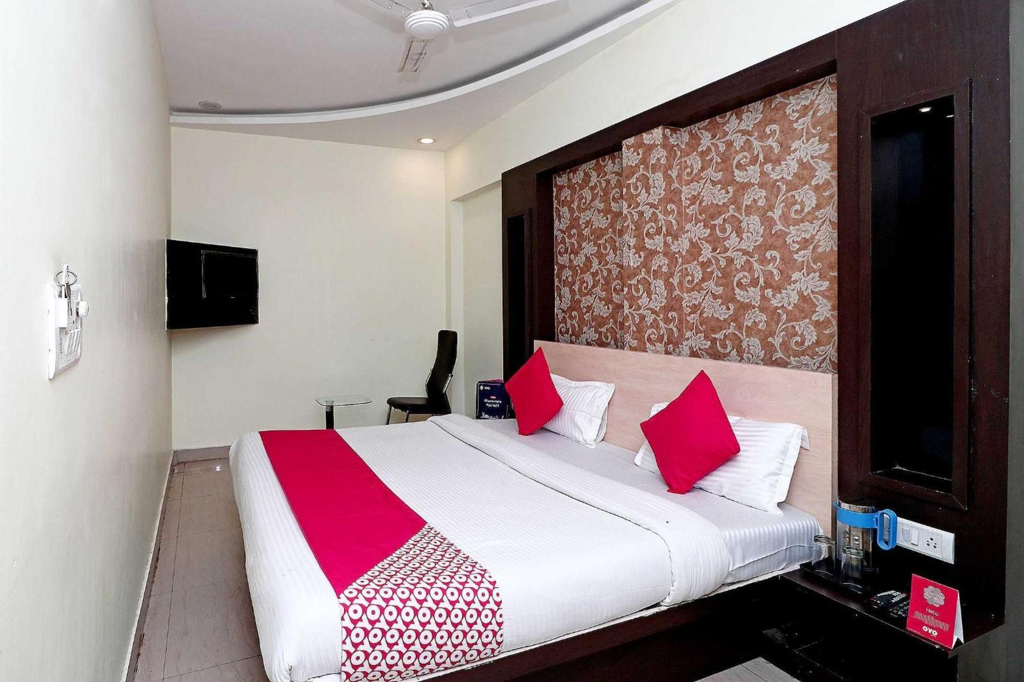 Oyo Flagship Hotel Krishna Chinhat Ngoại thất bức ảnh