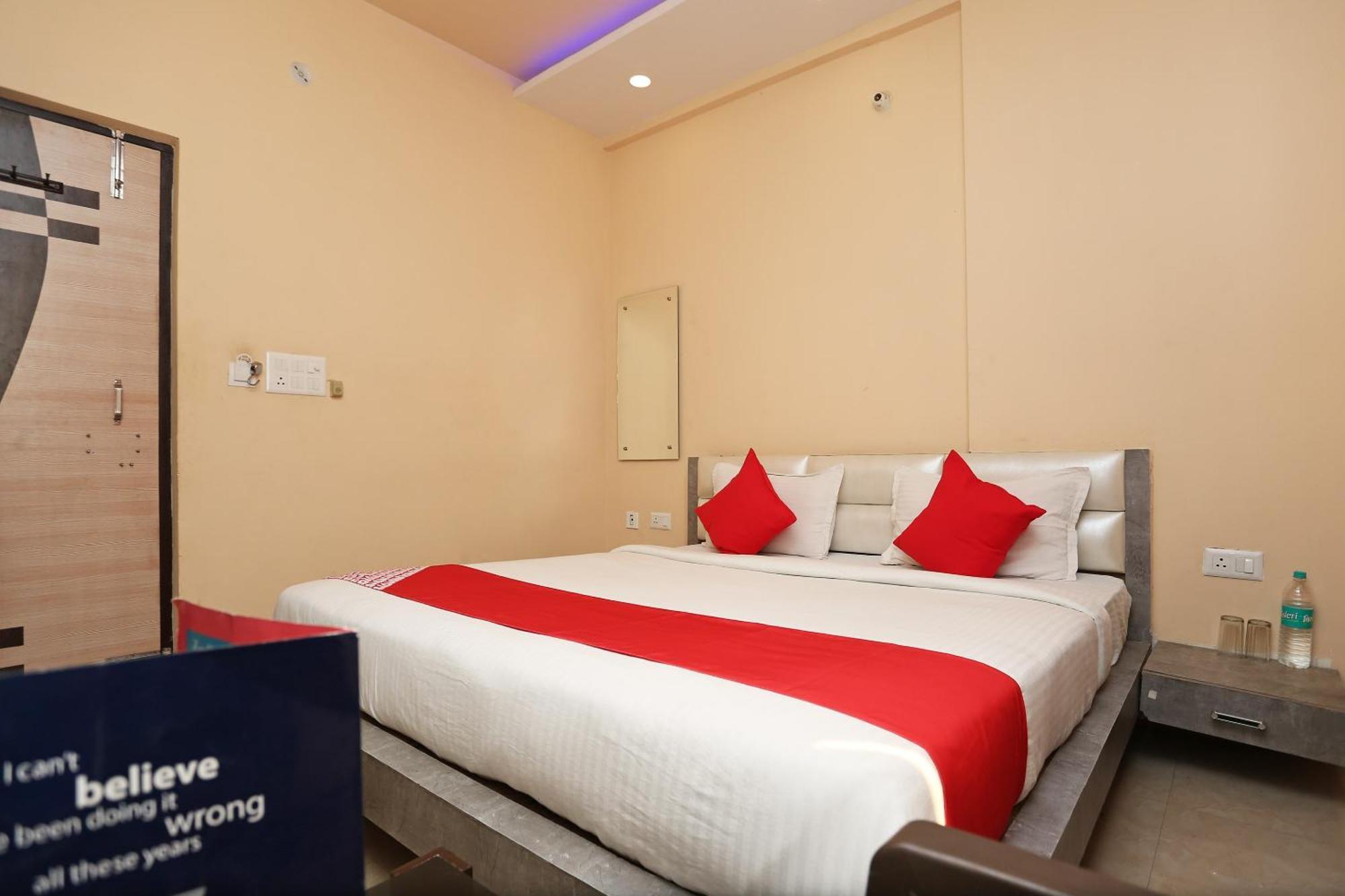 Oyo Flagship Hotel Krishna Chinhat Ngoại thất bức ảnh