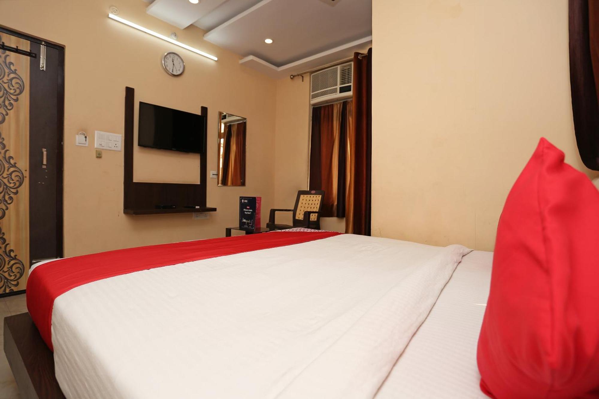 Oyo Flagship Hotel Krishna Chinhat Ngoại thất bức ảnh