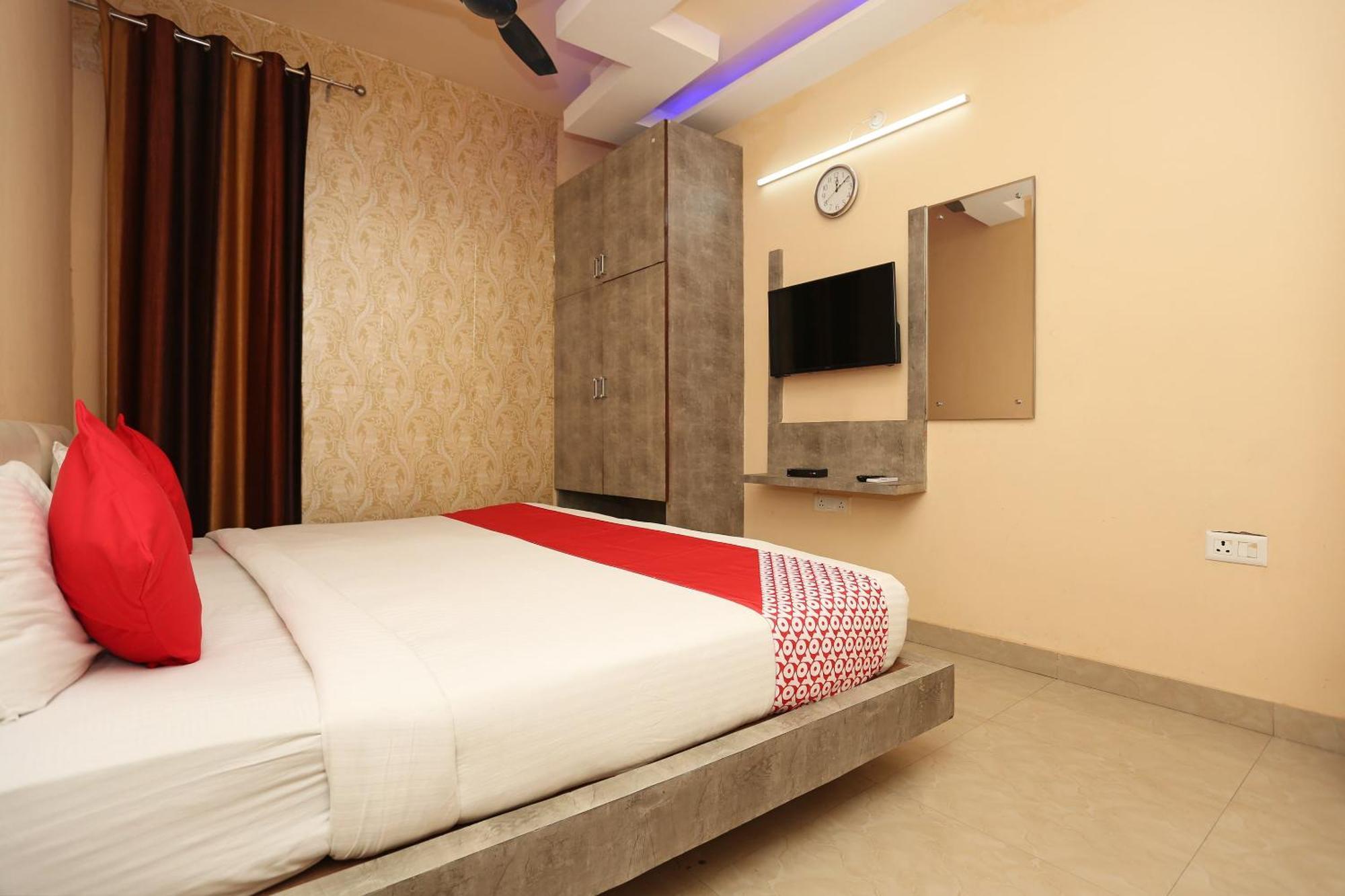 Oyo Flagship Hotel Krishna Chinhat Ngoại thất bức ảnh